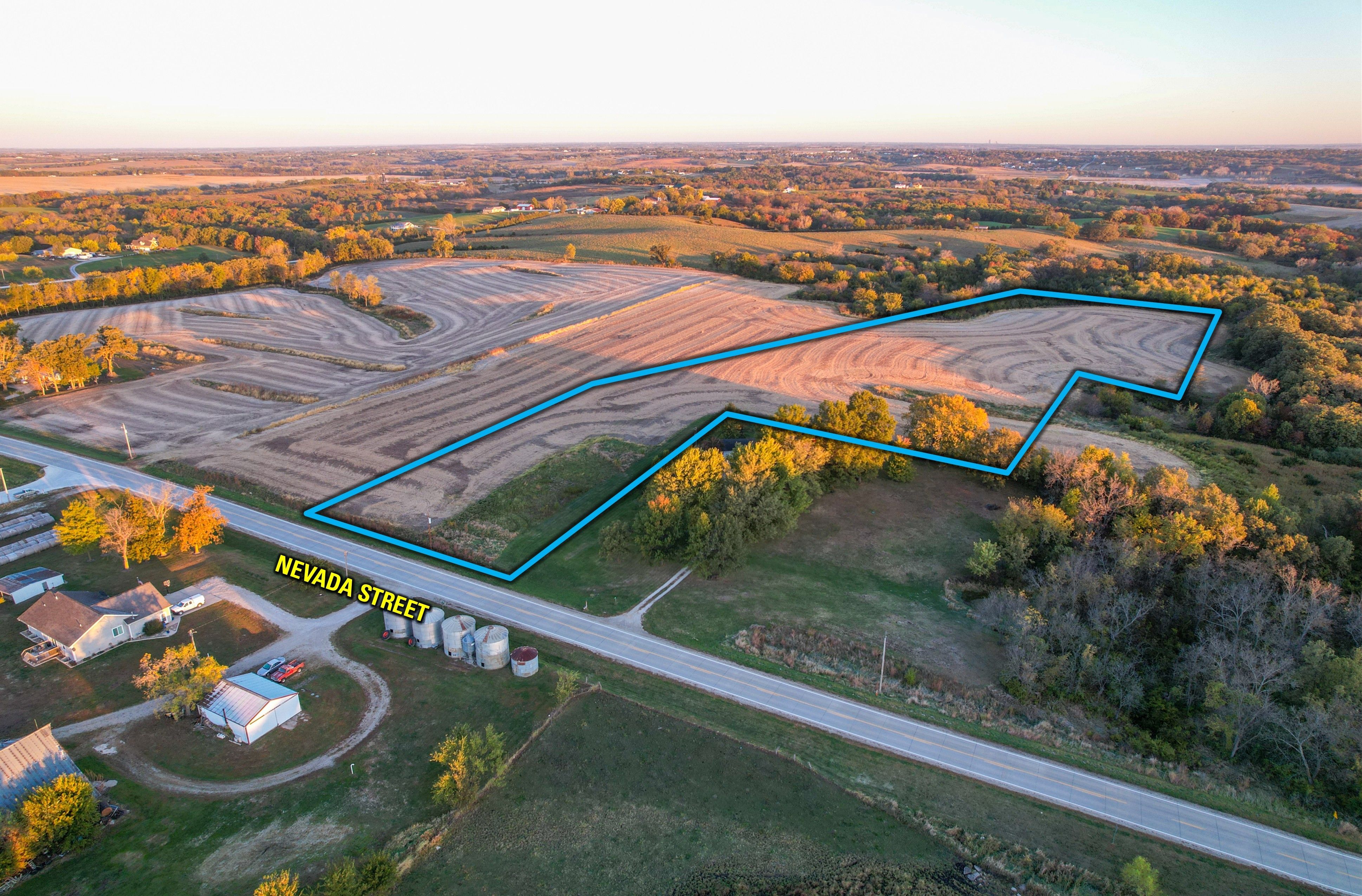 Listing Photo: East 4